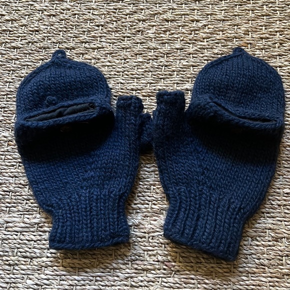 Mittens, can be worn fingerless or with the tops pulled over - Picture 3 of 4